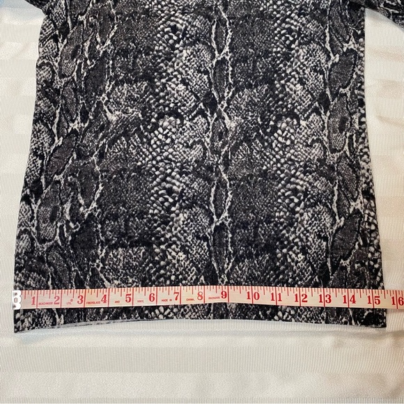 Talbots Pure Merino Wool Women’s Sweater XS Long Bishop Sleeve Gray Snake Print - Picture 7 of 12
